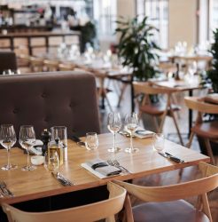 Bestil bord på Restaurant Oven Vande